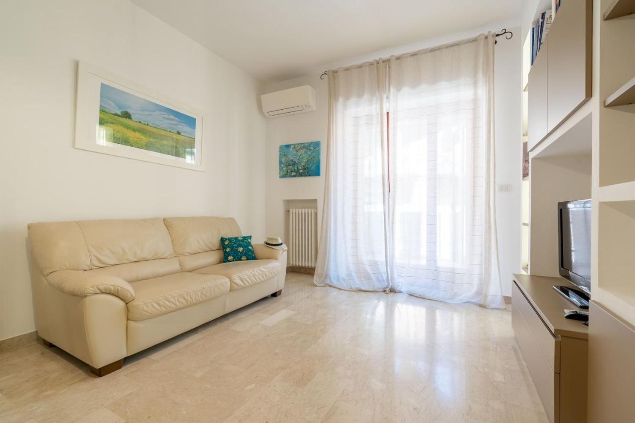 Universita & Stazione Airy Apartment With Parking Bari Ngoại thất bức ảnh